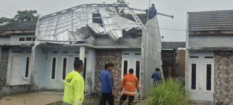 Angin Puting Beliung Terjang Kalianda Lampung Selatan, Tujuh Rumah Warga Rusak