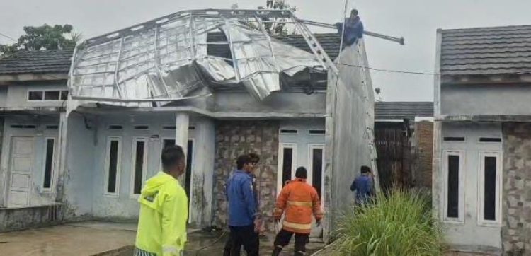 Angin Puting Beliung Terjang Kalianda Lampung Selatan, Tujuh Rumah Warga Rusak