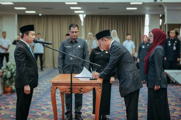 Sekdaprov Marindo Kurniawan Lantik 23 Pejabat Administrator dan 8 Pejabat Pengawas