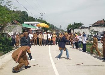 Bupati Tanggamus dan DPR RI Mulai Pembangunan Jalan Strategis di Kecamatan Semaka