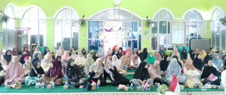 Ustadzah Astri Ivo Ingatkan Muslimah Bijak Bermedia Sosial