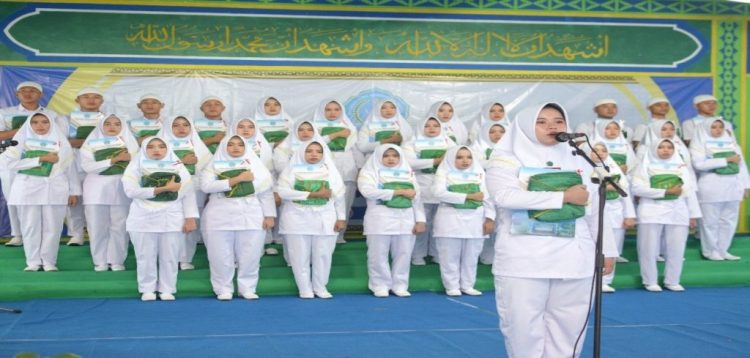 Capping Day Jadi Tonggak Komitmen Mahasiswa STIKes Baitul Hikmah