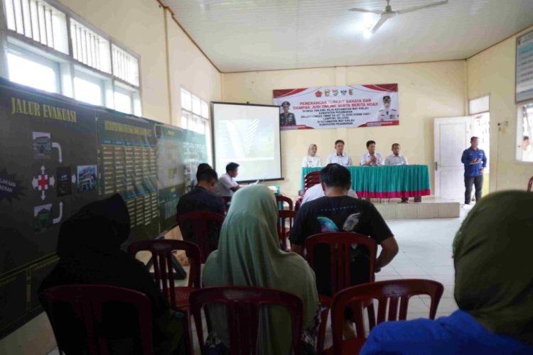 Cegah Konflik Sosial, TMMD Kodim 0421/LS Ajak Warga Way Khilau Bijak Bermedia Sosial