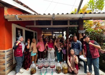 Mahasiswa KKN Unila Edukasi Warga Lewat Bulega dan Pembuatan POC