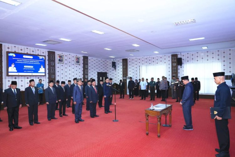 Bupati Tulang Bawang Qudrotul Ikhwan Ambil Sumpah 22 Pejabat Eselon II