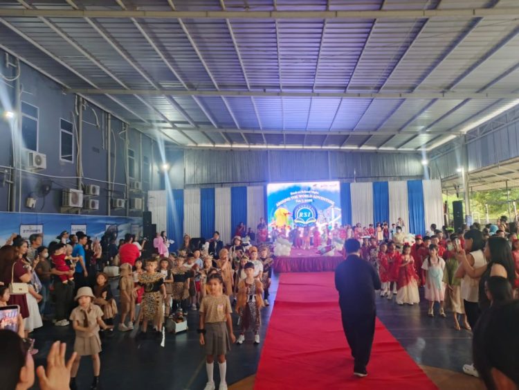 Back to School Night RSI Palembang Hadirkan Petualangan Edukatif Keliling Dunia