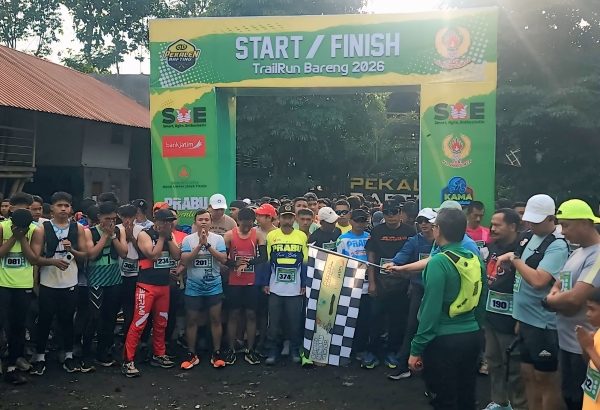 Lintasi Tanjakan dan Hutan, Peserta Trail Run Nikmati Alam Probolinggo