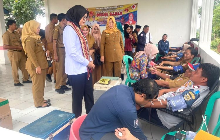 PMI Tulang Bawang dan Camat Menggala Timur Gelar Donor Darah Sukarela