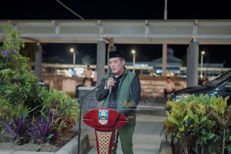 Bupati Pesisir Barat Dedi Irawan Lepas Pawai Takbiran Idul Fitri 1447 H, Serukan Kebersamaan