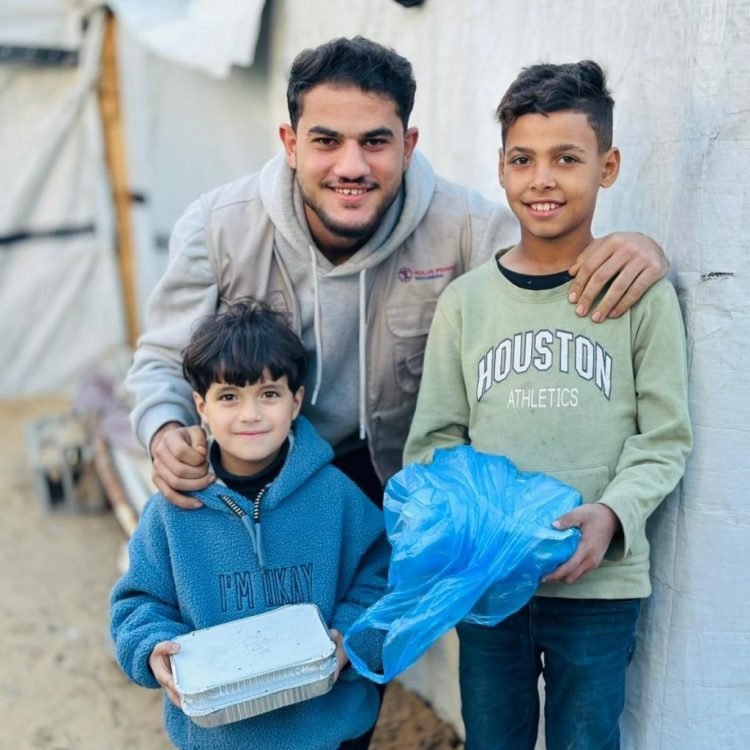 Aksi Kemanusiaan di Gaza, Hulun Peduli Indonesia Bagikan 5.000 Paket Iftar