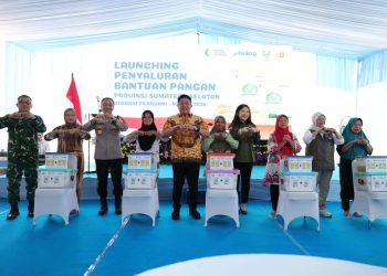 Sinergi Polri dan Bulog, Puluhan Ribu Warga Sumsel Terima Paket Sembako Murah Jelang Idul Fitri