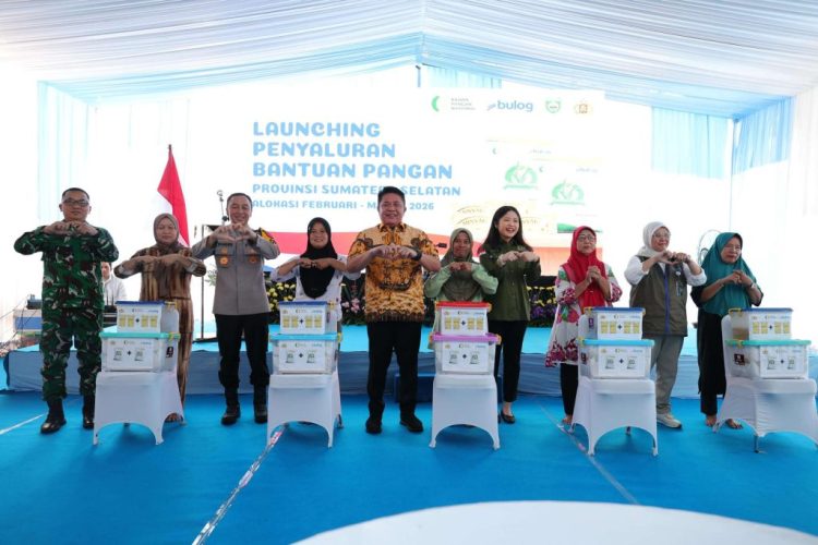 Sinergi Polri dan Bulog, Puluhan Ribu Warga Sumsel Terima Paket Sembako Murah Jelang Idul Fitri