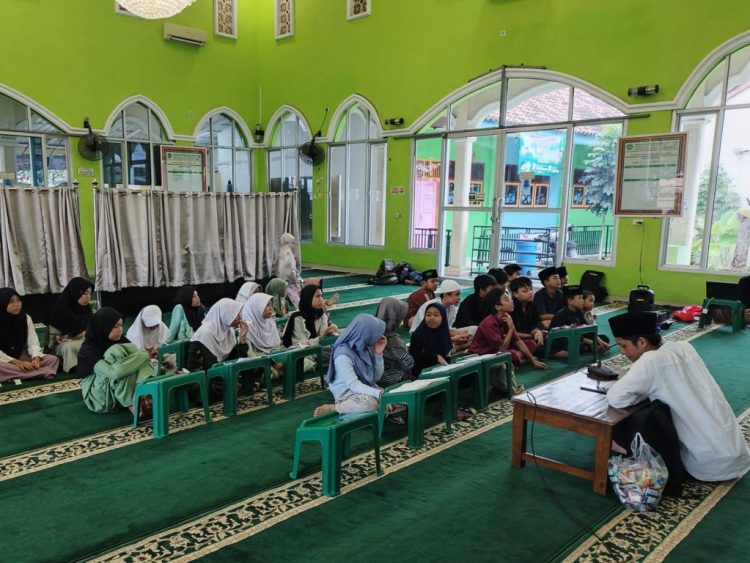 Hari Kedua SAKIRA Masjid Al Iman: Dr. Triono Ajak Generasi Muda Makmurkan Rumah Allah