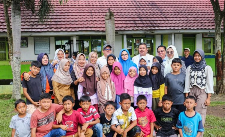 Bupati Pesawaran Salurkan Bantuan Logistik dan Perbaikan Rumah di Lokasi Bencana Tegineneng