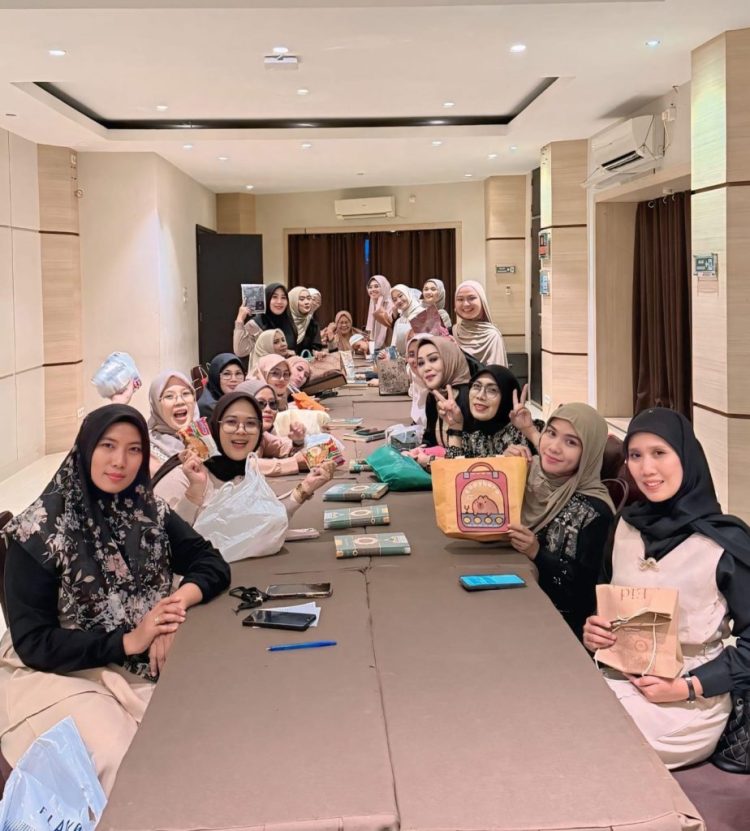 Pengurus Fatayat NU Lampung Gelar Yasinan dan Tausiyah di Hotel De Green