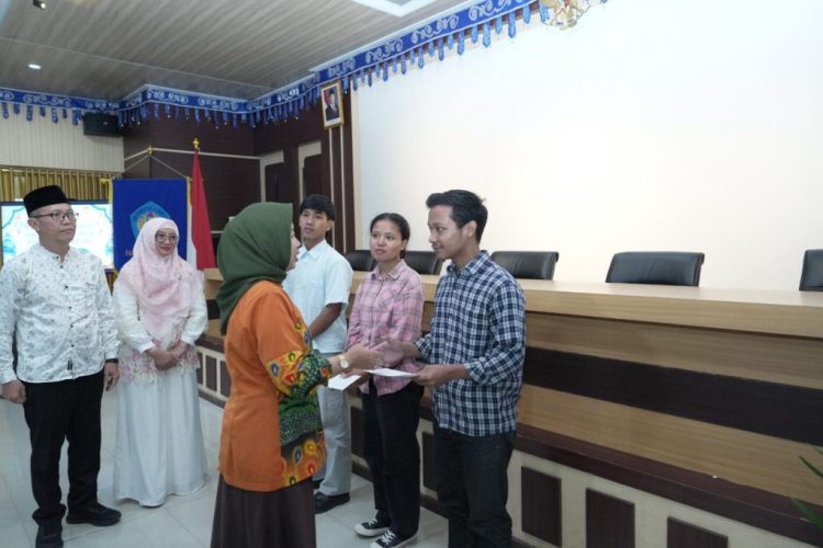 Semarak Ramadan, DWP Fakultas Teknik Unila Gelar Aksi Sosial Berbagi