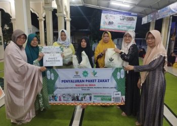 Meringankan Beban Ekonomi, Ratusan Paket Zakat Masjid Al Iman Mulai Didistribusikan