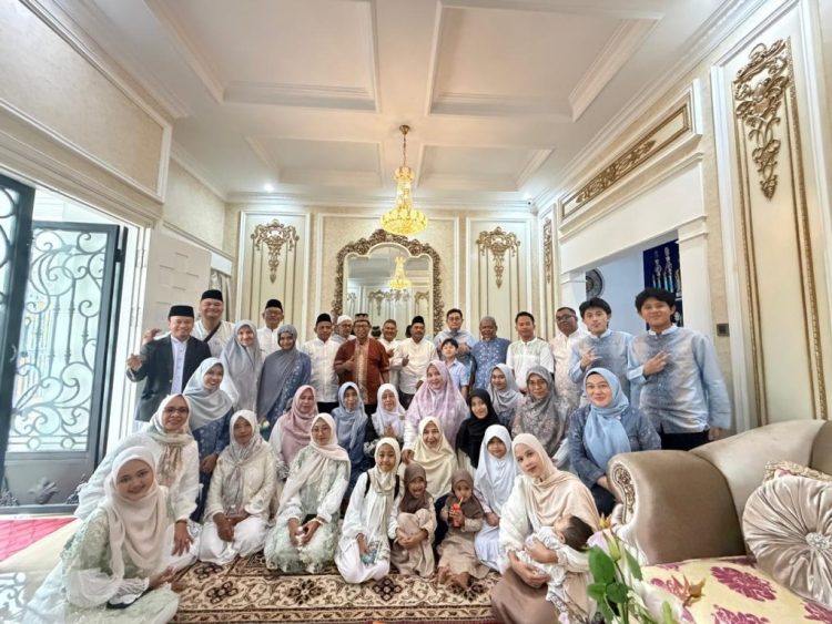 Idulfitri 1447 H: Halalbihalal Door-to-Door Warga Perumahan Bumi Puspa Kencana Rajabasa