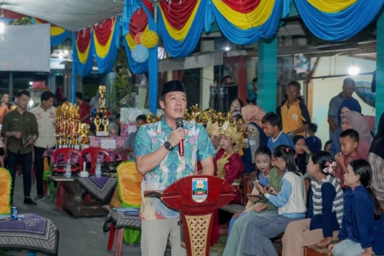 Malam Penutupan Kakiceran di Pekon Kuripan, Bupati Dedi Irawan Ajak Warga Jaga WBTB Pesibar