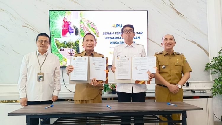 Bupati Tulang Bawang Qudrotul Ikhwan Hadiri Serah Terima BMN Inpres Jalan Daerah