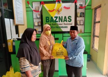 BAZNAS Palembang Salurkan Paket Sembako, Kgs. M. Ridwan Nawawi: Menyenangkan Orang Lain adalah Amalan Paling Dicintai