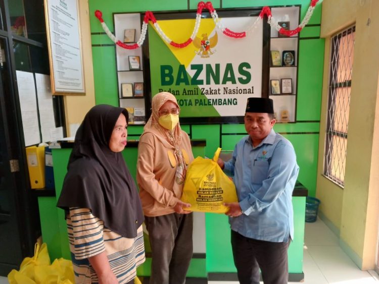BAZNAS Palembang Salurkan Paket Sembako, Kgs. M. Ridwan Nawawi: Menyenangkan Orang Lain adalah Amalan Paling Dicintai