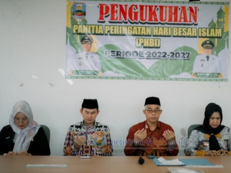 Pemkab Pesisir Barat Kukuhkan Pengurus PHBI Periode 2022–2027