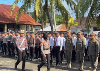 Kapolres Pesisir Barat Pimpin Apel Gelar Pasukan Operasi Ketupat Krakatau 2026