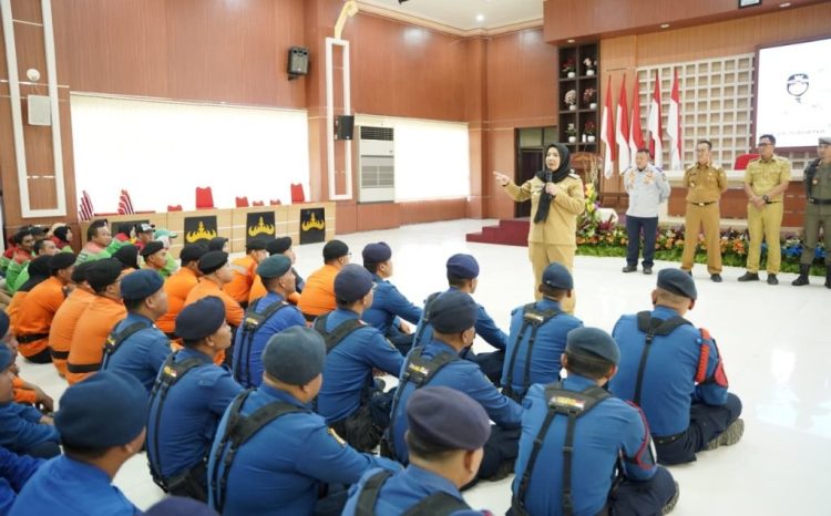 Eva Dwiana Salurkan Insentif untuk Ribuan Kader Posyandu di Bandar Lampung