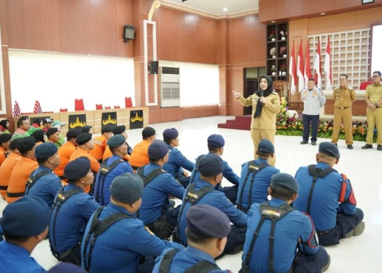 Eva Dwiana Salurkan Insentif untuk Ribuan Kader Posyandu di Bandar Lampung