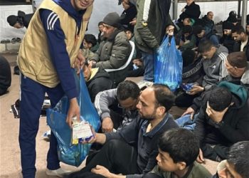 Hulun Peduli Indonesia Bagikan Sahur untuk 1.500 Jamaah Itikaf di Gaza