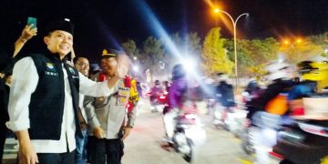 Dini Hari di Bakauheni, Bupati Egi Sambut Pemudik Motor: “Kalau Capek, Istirahat Dulu”