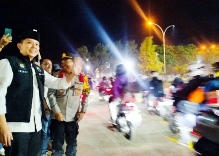 Dini Hari di Bakauheni, Bupati Egi Sambut Pemudik Motor: “Kalau Capek, Istirahat Dulu”