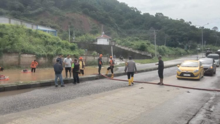 Respon Cepat Bunda Eva, Genangan di By Pass Langsung Ditangani Satgas Gabungan