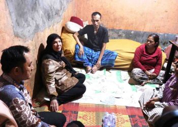 Banjir di Rajabasa Telan Korban Jiwa, Eva Dwiana Serahkan Bantuan untuk Keluarga Satria