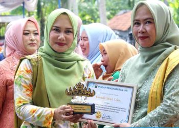 Kartini Masa Kini dari Pesisir Selatan: 13 Perempuan Lampung Selatan Raih Penghargaan “Wanita Helau”