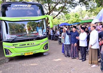 Bupati Radityo Egi Pratama Lepas 1.350 Santri, Pesannya Menyentuh Hati