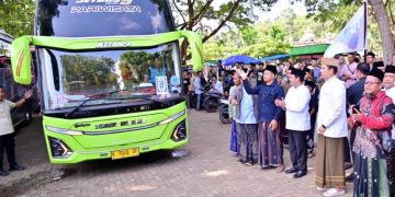 Bupati Radityo Egi Pratama Lepas 1.350 Santri, Pesannya Menyentuh Hati