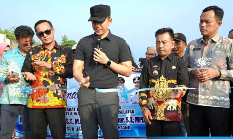 Resmikan Jalan Lubuk Dalam–Way Urang, Bupati Egi Buka Akses Wisata dan Perkuat Ekonomi Warga