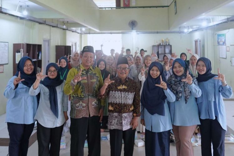 Upaya Mitigasi Penyakit di Lingkungan Asrama, Klinik Pratama UIN RIL Edukasi Mahasantri Soal Diare hingga DBD