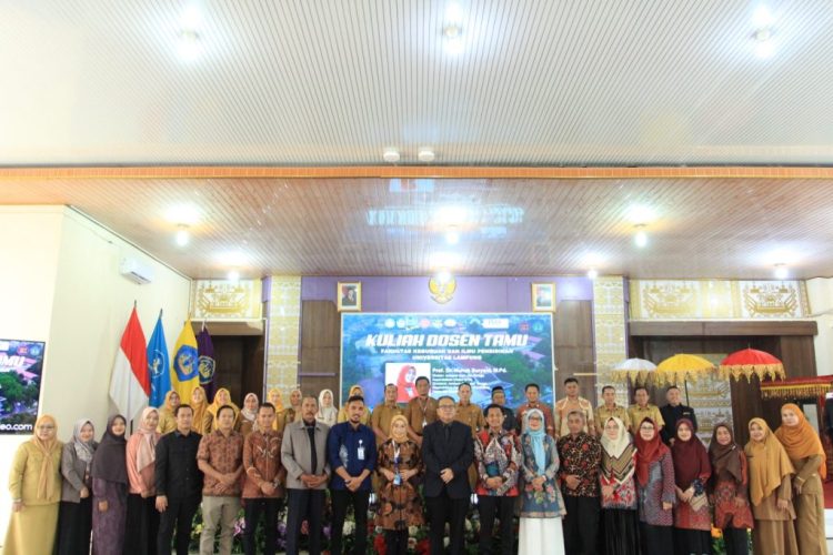 Gelar Kuliah Umum Nasional, Unila Siapkan Mahasiswa Jadi Guru Profesional Bersertifikat