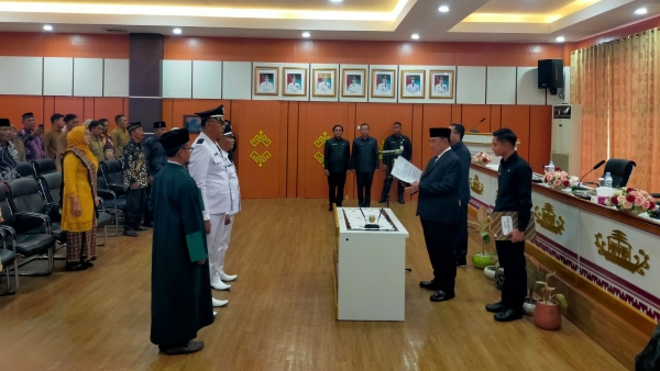 Bupati Tanggamus Lantik Kepala Pekon, Tekankan Kreativitas di Tengah Keterbatasan Anggaran