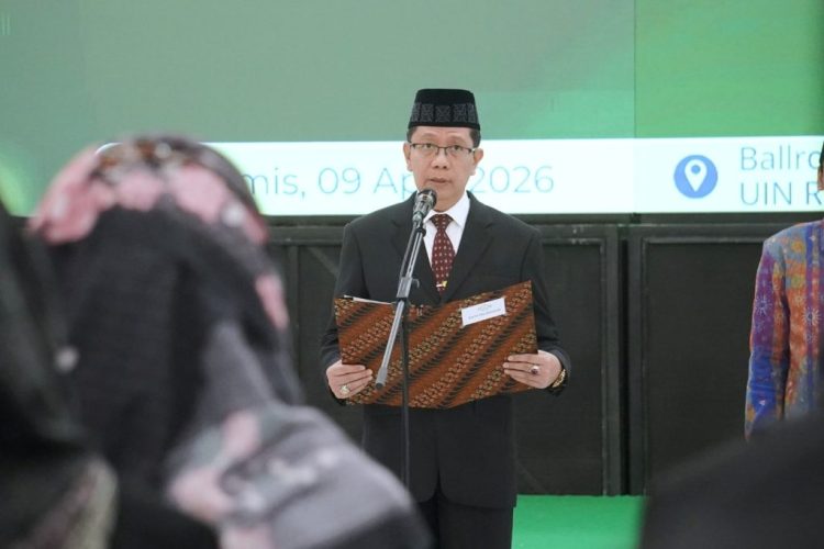 Rektor UIN RIL Lantik Kepala Pusat serta Ketua dan Sekretaris Program Studi