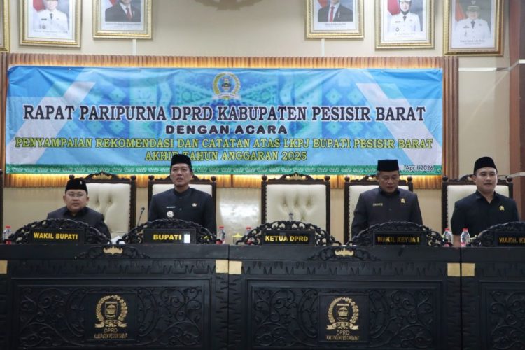 Bupati Dedi Irawan Sampaikan Rekomendasi LKPJ 2025 dalam Rapat Paripurna DPRD Pesisir Barat