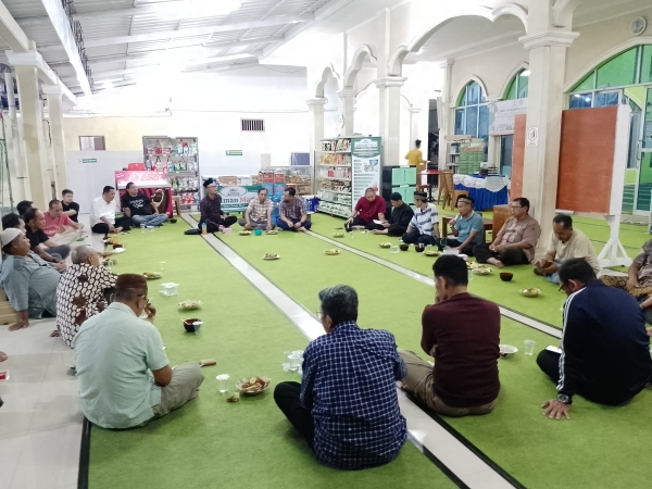 Demi Lingkungan Nyaman, Warga Bumi Puspa Kencana Gedong Meneng Gelar Musyawarah Malam