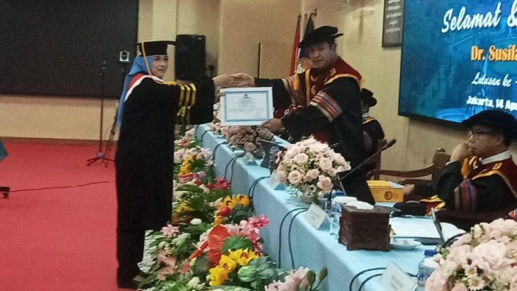 ASN Tulang Bawang Susilawati Sukses Raih Gelar Doktor, Fokus Pelayanan Digital