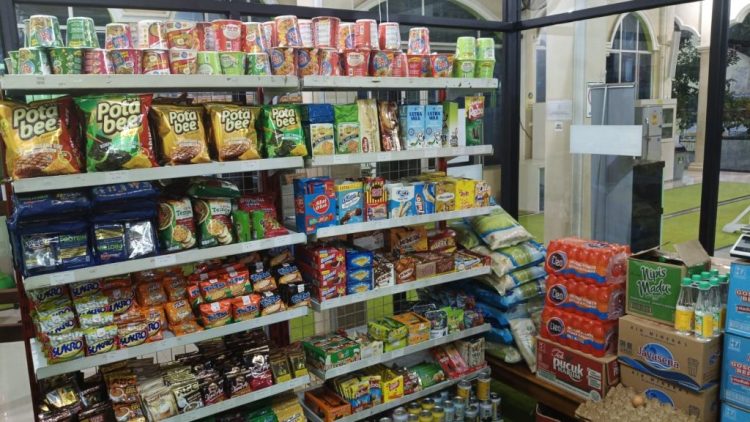 Ari Susanti Ajak Jamaah dan Warga Belanja di Al Iman Mart Gedong Meneng