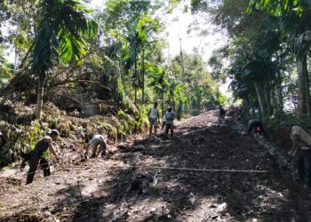 Hari Ke-6 TMMD Ke-128, Kodim 0424/Tanggamus Percepat Pembangunan Talud Jalan Warga