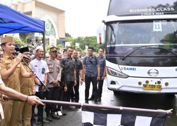 Bupati Egi Lepas Ratusan Jemaah Haji, Doakan Pulang Menjadi Haji Mabrur