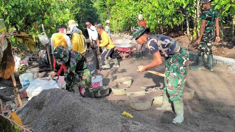 TMMD ke-128 Tanggamus: TNI Kebut Pengerasan Jalan Penghubung Tiga Pekon